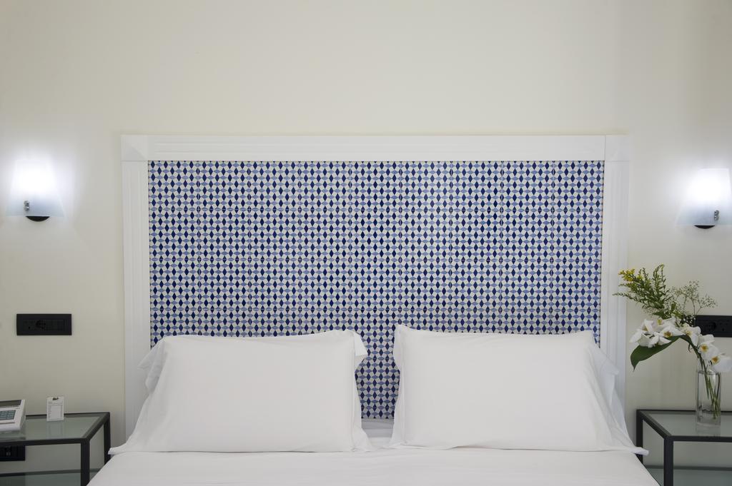 Double or Twin Room with Partial Sea View,462779748:JPEG